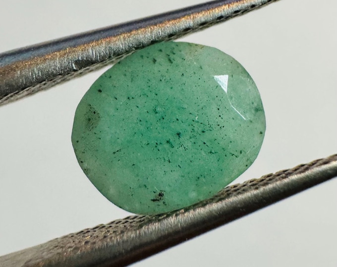 1.10 Carat Seafoam Natural Zambian Emerald. Light Green 7.5 x 6.2 x 3 mm. Loose Gemstone for Jewelry Making and Gifts. Earth Mined. SI.