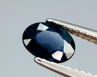 0.81 Ct Natural Blue Sapphire. Loose Gemstones for Jewelry. Faceted Oval Shape. 6 x 4 x 2.5 mm. Birthstone and Gifts. VS Grade Stone