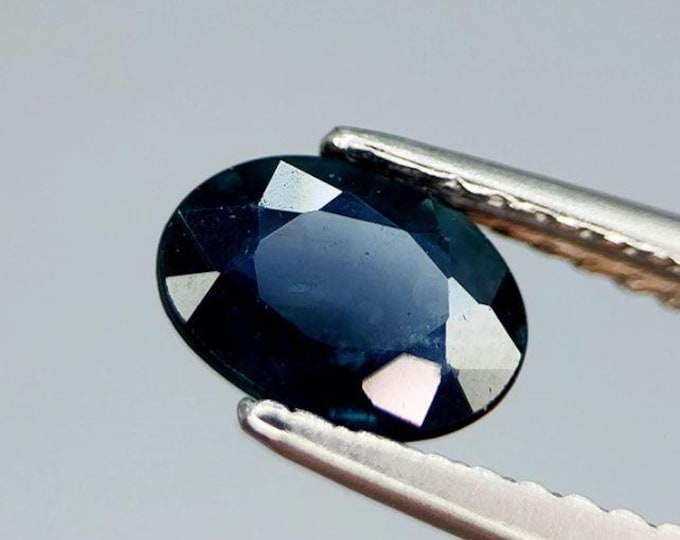 0.81 Ct Natural Blue Sapphire. Loose Gemstones for Jewelry. Faceted Oval Shape. 6 x 4 x 2.5 mm. Birthstone and Gifts. VS Grade Stone