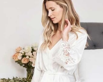 Embroidered Bridesmaid Robes / Wedding Robes / Bridal Party Robes / Personalised Robes / Bridesmaid Robe Australia  / Lace Robe
