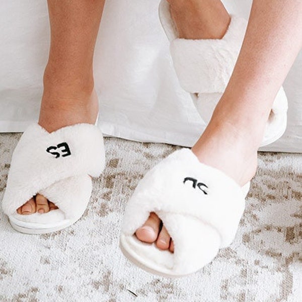 Personalised Slippers, Embroidered Fluffy Slippers, Mothers Day gift, Bridesmaid gift, Bridesmaid Slippers, Gift for Women Woman Lady.