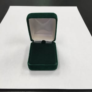 Earring or Pendant Velvet Jewelry Boxes in Hunter Green at More Than 70% off