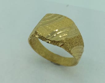 18kt Yellow Gold Men's Signet Diamond Cut and Satin Finish Ring