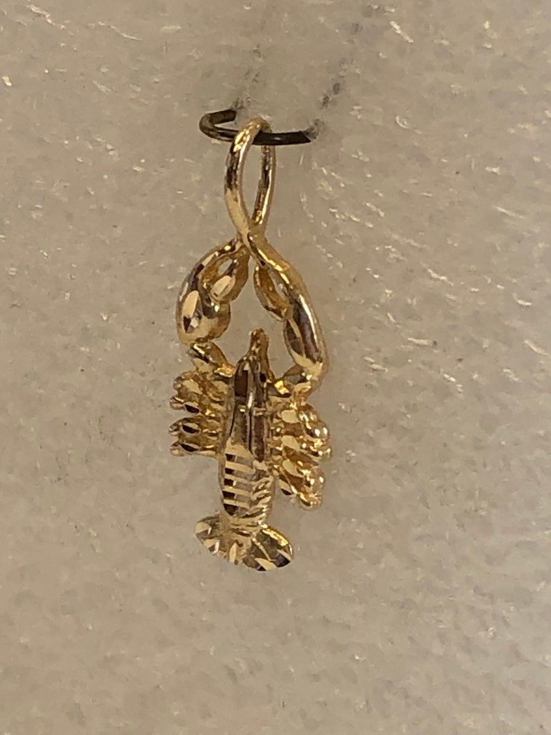 14kt Yellow Gold Lobster CharmPendant at a Fabulous Price.