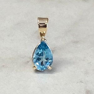 14kt Yellow Gold Lady&#39;s Genuine Pear Shape Blue Topaz 1.41ctw Gemstone Pendant.