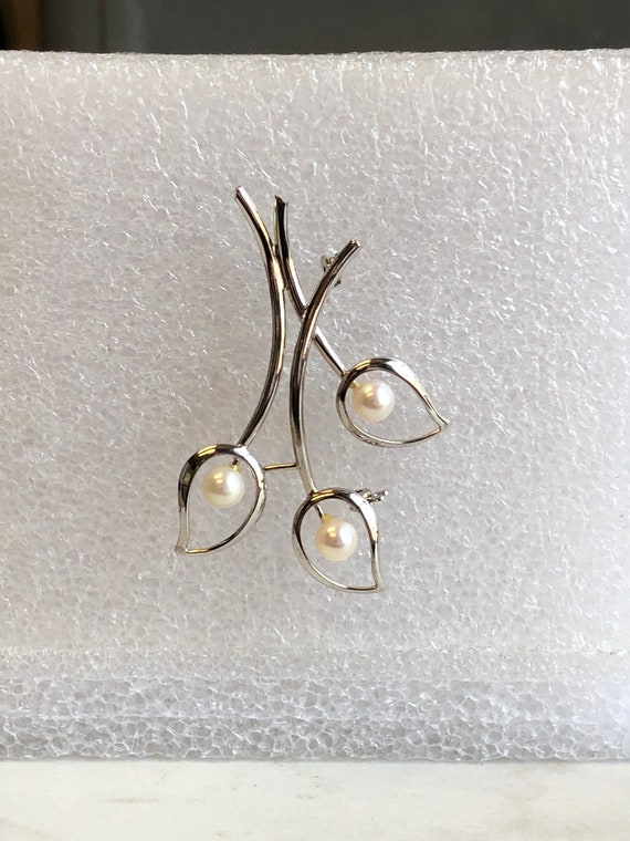 Hand-Crafted Sterling Silver Pearl Pin/Brooch at a