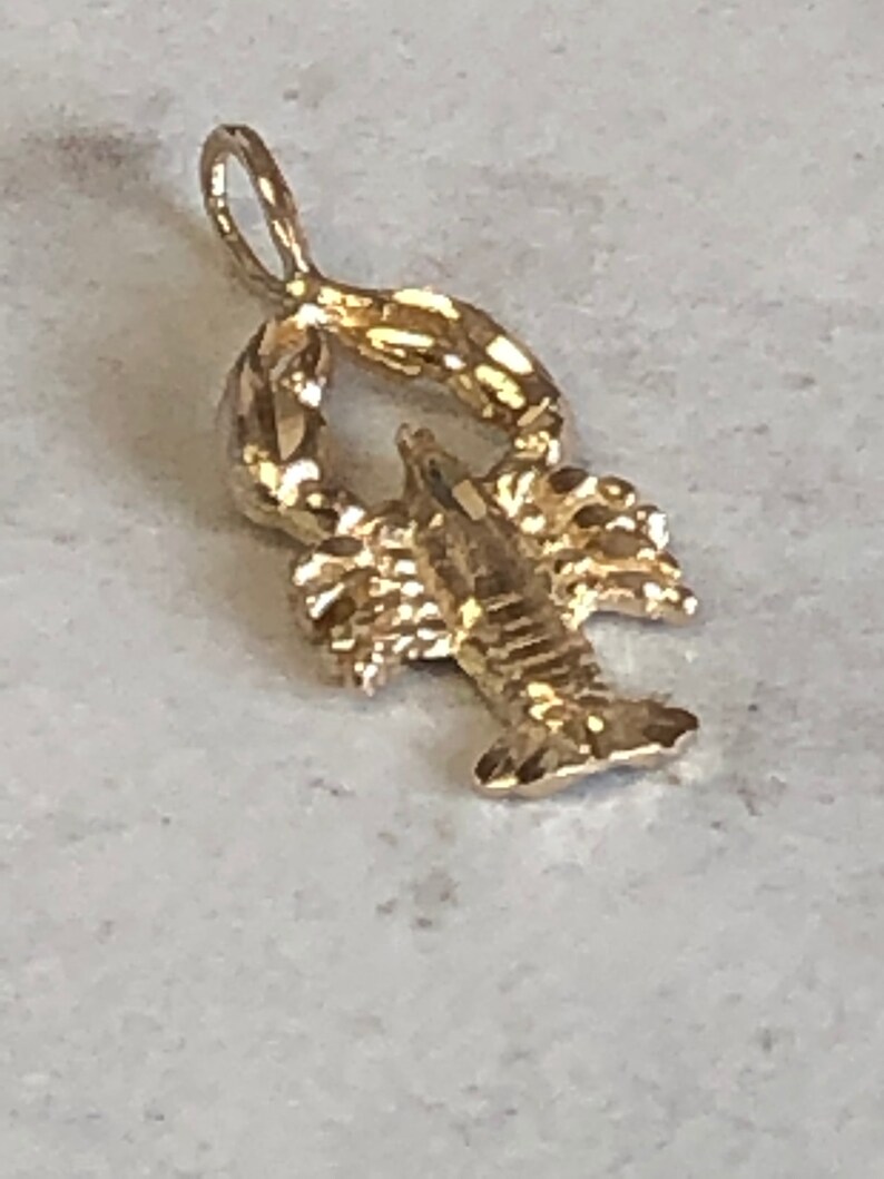 14kt Yellow Gold Lobster CharmPendant at a Fabulous Price.