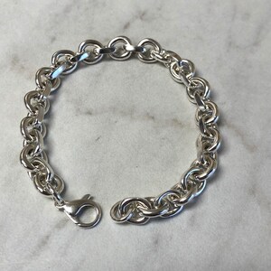 8 1/2&#39;.... Sterling Silber Unisex Massives Rundes Kabel-Glieder-Armband 8 1/2&quot; in der Länge.