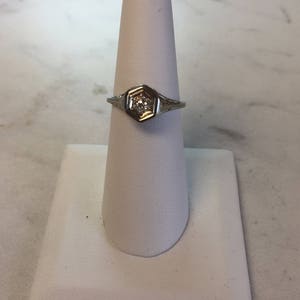 18kt White Gold Lady&#39;s Vintage Estate Art Deco Diamond Ring at a Fabulous Price.