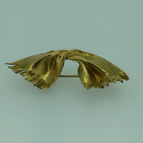 18kt Yellow Gold Hand Crafted Scarf Pin - image 1
