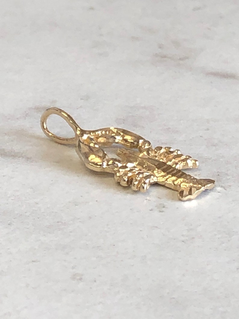 14kt Yellow Gold Lobster CharmPendant at a Fabulous Price.