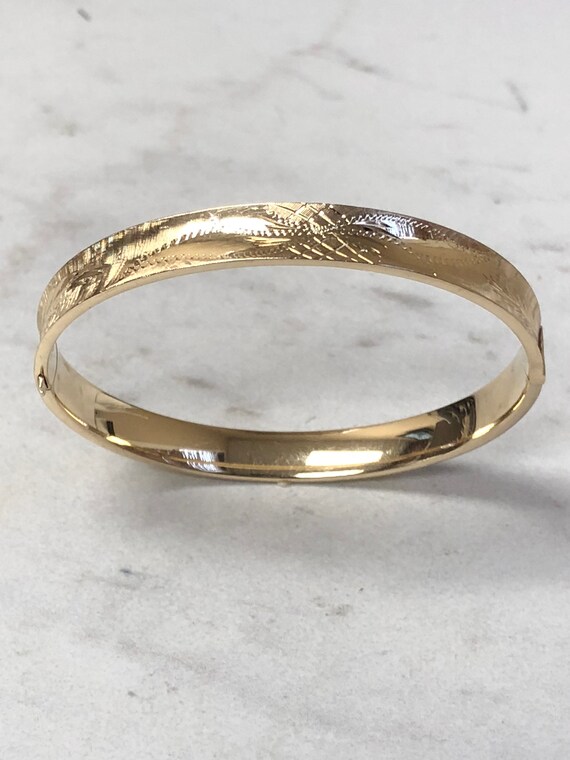 14kt Yellow Gold Classic Hinged Etched Design Ban… - image 3