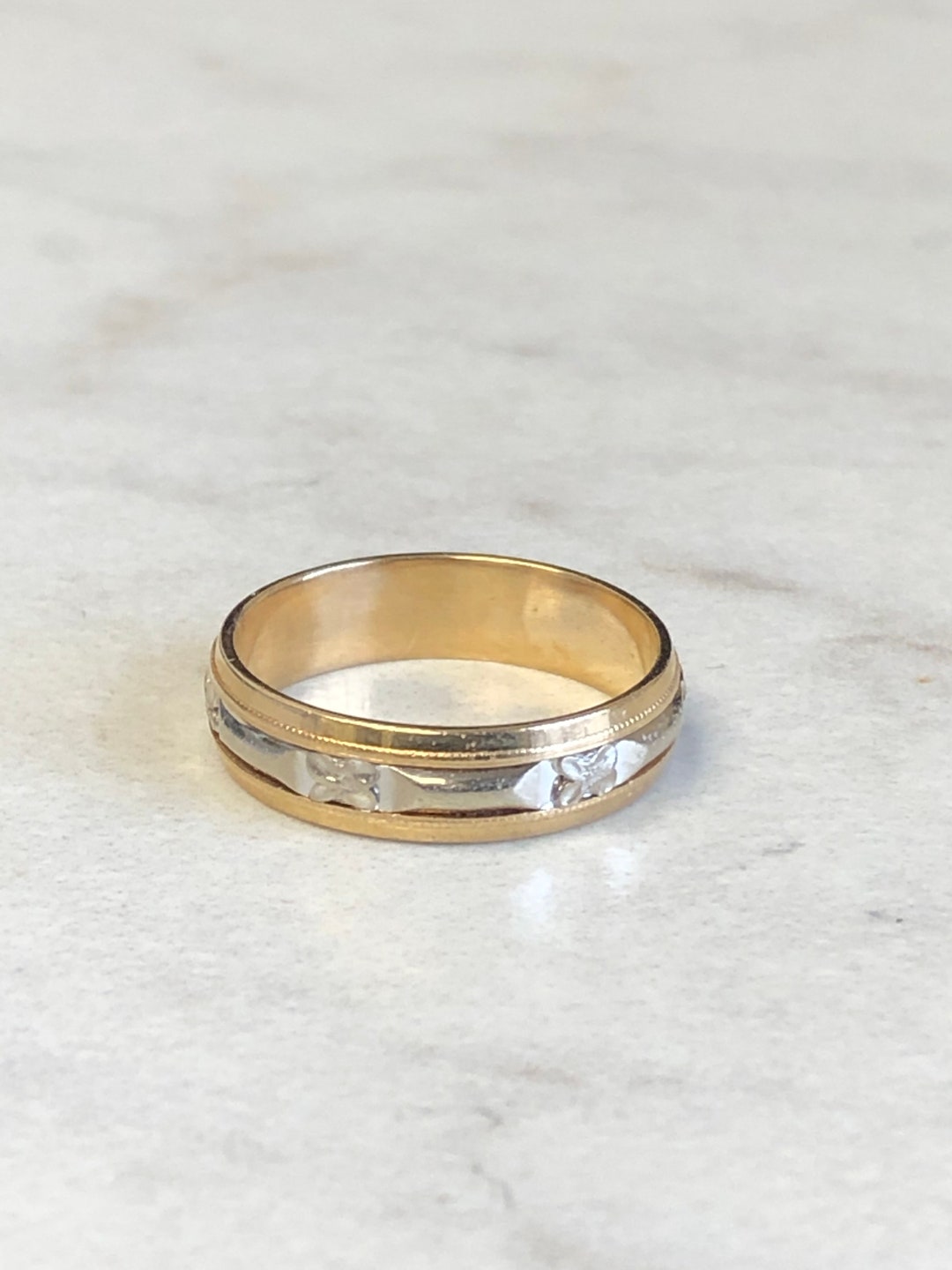 9 Karat Gold ~ Zweifarbiger Ehering ~ Verziert ~ Muster ~ Grösse O