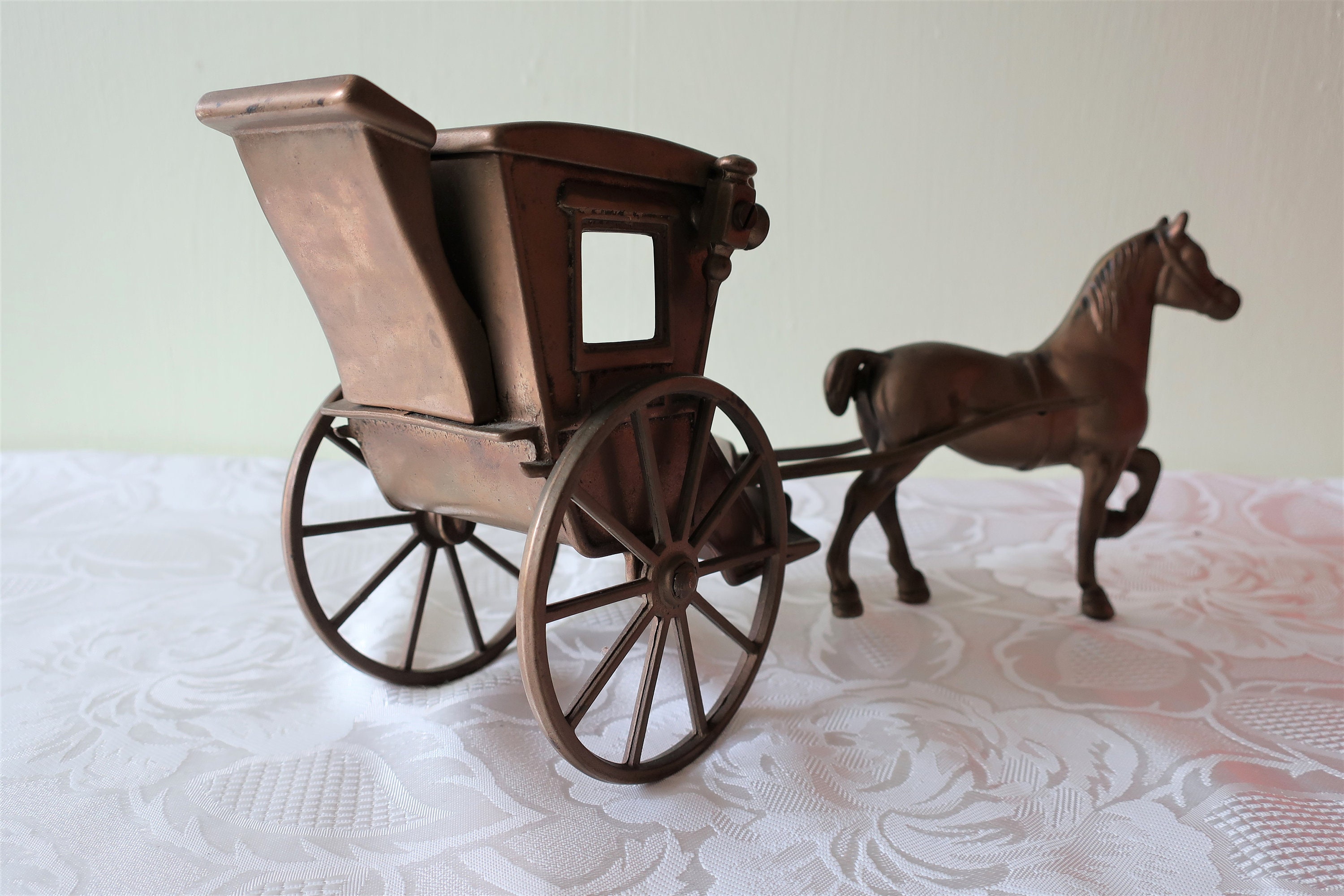 Horse & Carriage Laiton