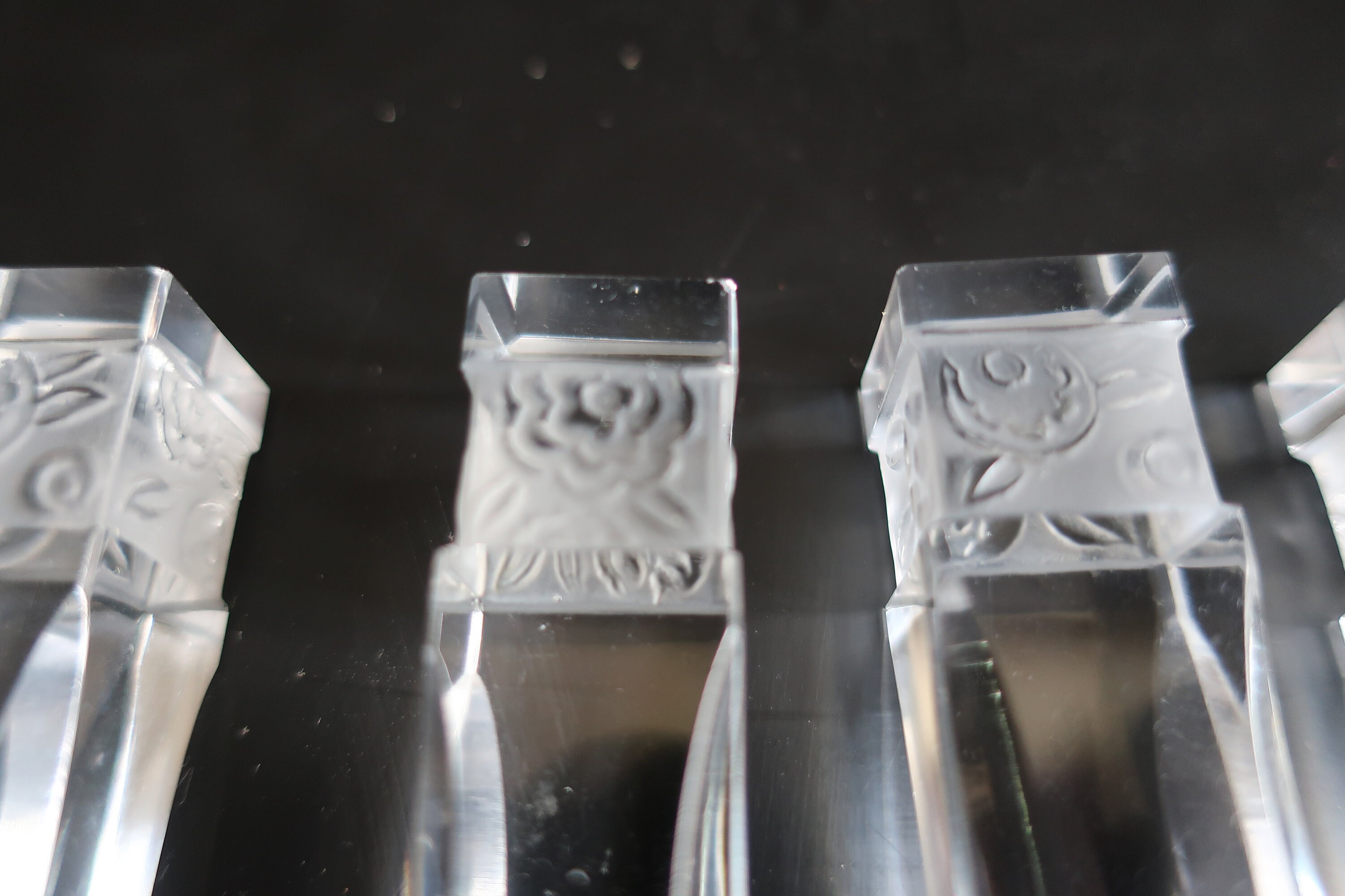 Six Repose-Couteaux en Verre