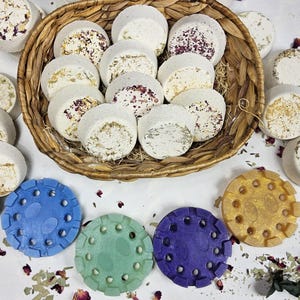 Shower Steamers Tray with 4 Steamers of your Choice | Silicone | Handmade Bath | Shower Steamer Dish | Shower Steamers | Hydrosol Distiller