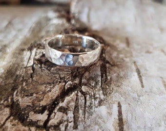 Anillo de plata martillado de plata fina unisex en cualquier tamaño, fino, ligero, personalizable individualmente, anillo llamativo, anillo para niños.