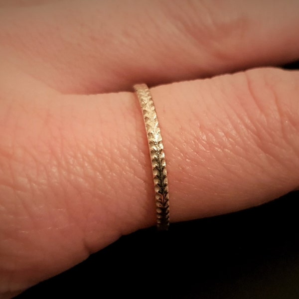 Goldring Vintage Style, Gold mit Vintage Muster auf der Oberseite, Statement Ring aus Gold. Als Eheringe auch möglich, Legierung wählbar