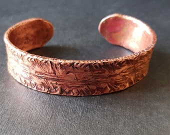 Bracelet, Manchette Unisexe en Sparte Antique et Style Romain en Cuivre Fin Martelé avec motif, look rustique et en même temps élégant