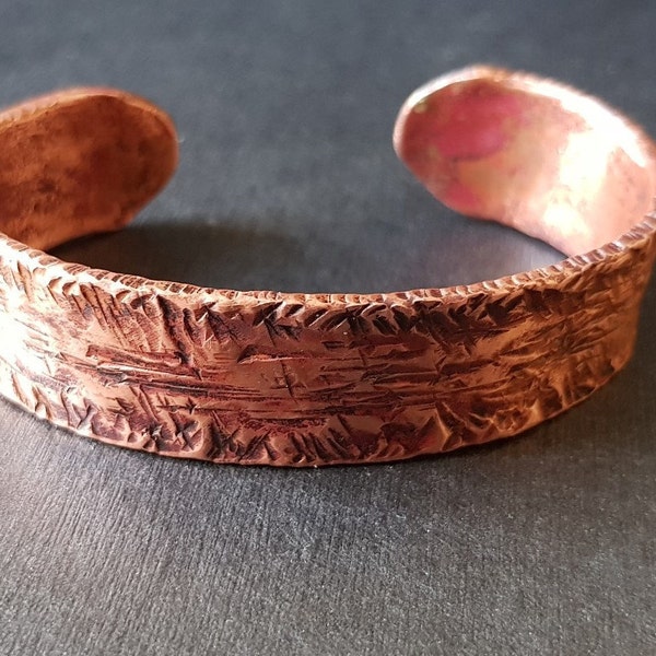 Bracelet,Manchette Unisex in Antique Sparta and Roman Style made of Fine Copper Hammered with pattern, rustic look and at the same time elegant