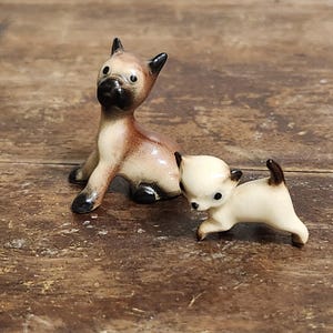 Lot of 2 Hagen Renaker Tiny Ceramic Animals Pets Boxer Pup and Siamese Kitten