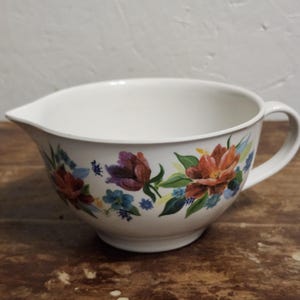 Pioneer Woman 2 Cup Vintage Floral Roses Melamine Measuring Mixing Bowl
