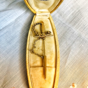 Antiguo Pin de Jabot Victoriano
