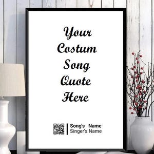 Könnte beinhalten: Schwarzer gerahmter Poster mit weißem Hintergrund. Der Text "Your Costum Song Quote Here" ist in schwarzer Kursivschrift geschrieben. Ein QR-Code befindet sich in der linken unteren Ecke. Der Text "Song's Name Singer's Name" befindet sich unter dem QR-Code.