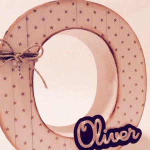 Lettre en carton décorée et personnalisée