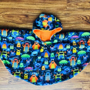 Age 0-3, Car seat Poncho, Hooded Poncho, Toddler Poncho, Reversible Poncho, Kid Poncho, Monsters