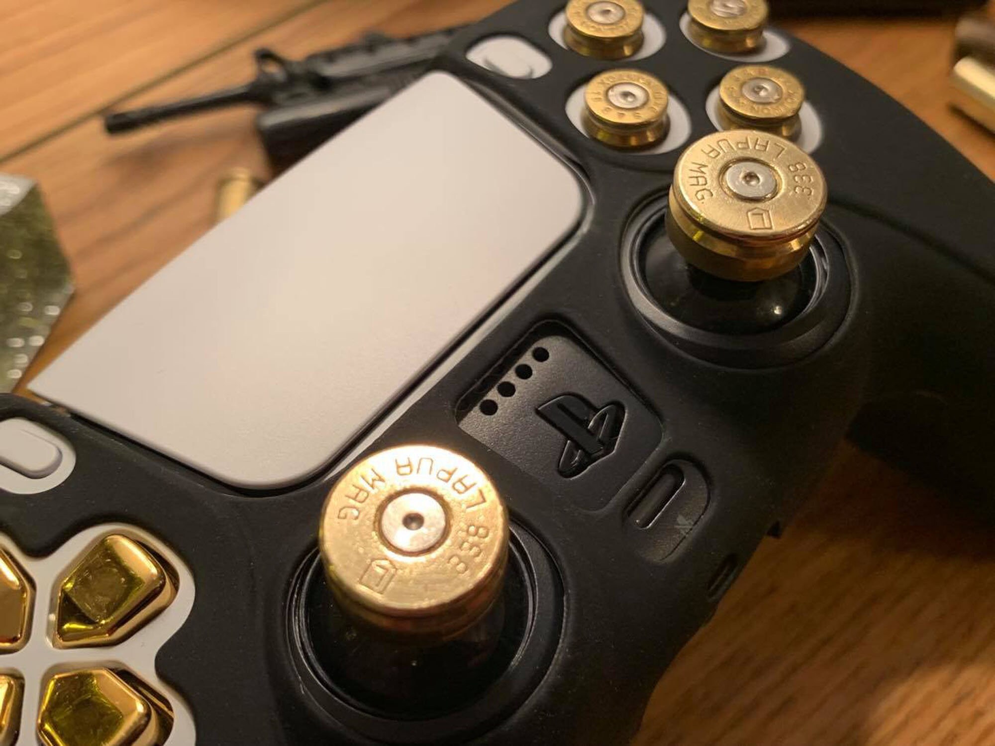 This All Gold PS5 Controller is CRAZY 😳 Gamenetics Controller