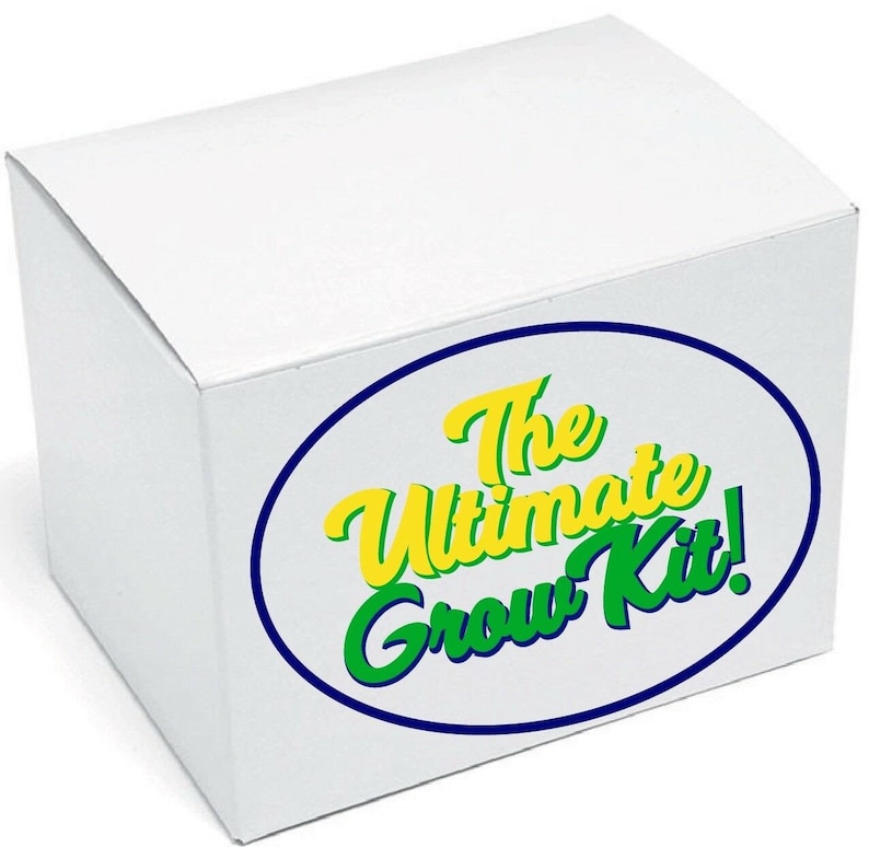 Pu&ograve; includere: Scatola bianca con un adesivo ovale blu, verde e giallo che dice "The Ultimate Grow Kit!"