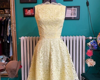 Lilli Diamond pastel yellow lace dress, medium / US 6, vintage dress 60s