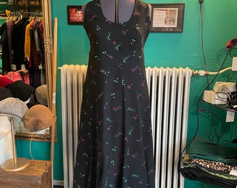 Abito vintage nero con motivo floreale verde e rosa, M / US 8-10, abito vintage anni '70, abito lungo
