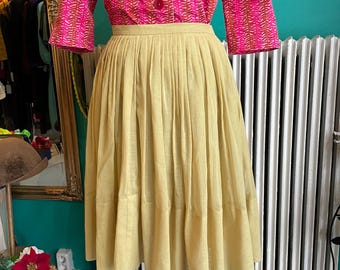 Gonna svasata plissettata gialla vintage, M / US 8, moda anni '50-'60, gonna a ruota