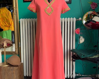 Abito lungo vintage, L-XL / US 12-16, colore salmone, decorazioni dorate e paillettes, abito vintage anni '70,