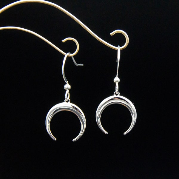 silver or gold lunula earrings, Roman period