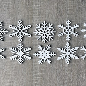 SEWACC 10pcs Christmas Snowflakes Wood Crafts Wooden Crafts Snowflakes  Shaped Embellishments Unfinished Snowflake Ornaments Christmas Wood Slice