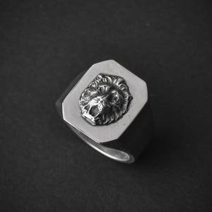 Lion Octagon Stamp Ring | lion ring | statement ring | lion head ring | 925 | silver signet ring | silver ring | leo ring | lion jewelry