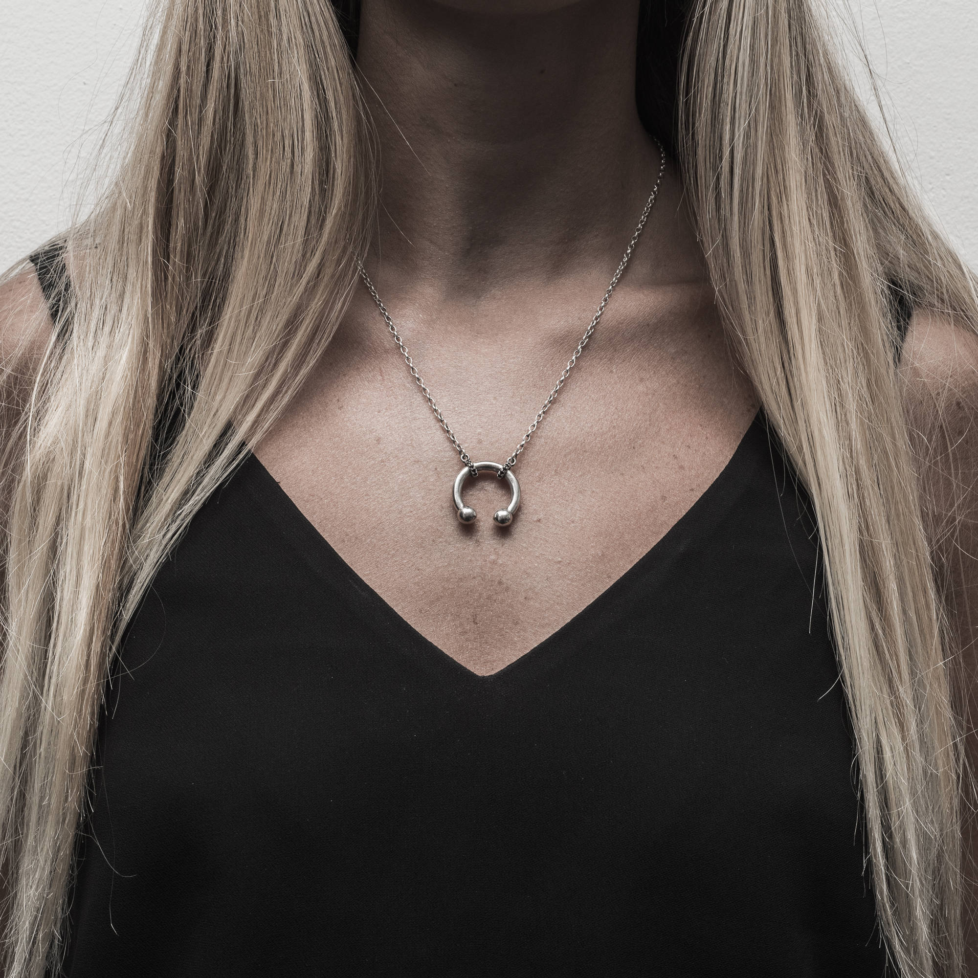 アクセサリー STRAIGHT BARBELL NECKLACE Medium Septum Necklace, Circular Barbell Necklace, Sterling