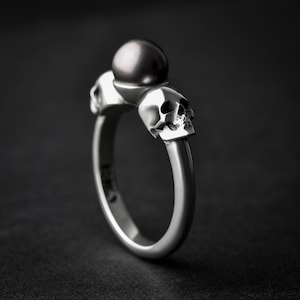 Black Pearl Skull Ring | steampunk ring | handmade skull | alternative bride | skull promise ring | 925 silver skull | skull jewelry