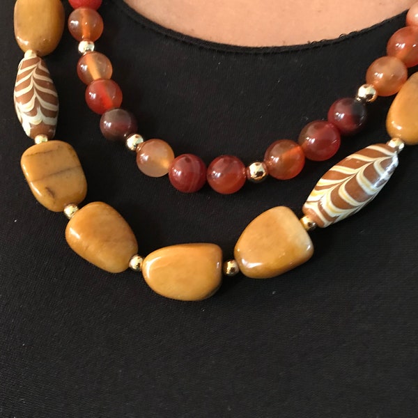 Ensemble collier et boucles d'oreilles en perles pour femme Perles de cornaline Cadeau à plusieurs rangs pour la Fête des Mères