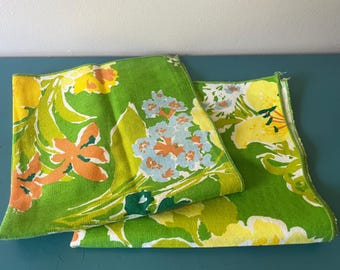 Vintage 1970s mod floral bright cloth napkins, set of 2