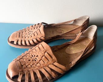 Vintage Huarache style straps faux leather sandals 80s 90s size 5/6