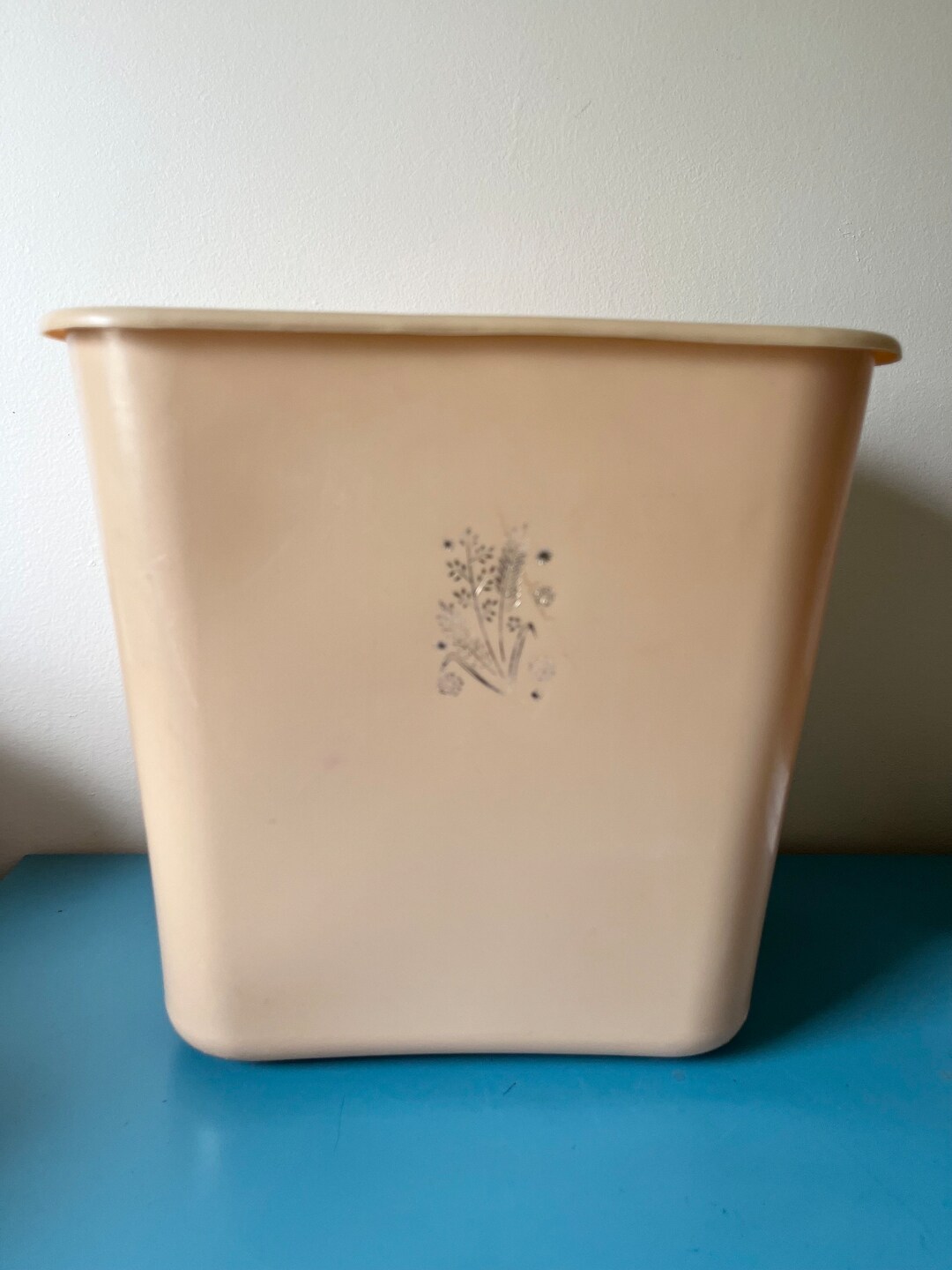 Vintage Cream Flowers Plastic Trash Can, Mod Bathroom Trash Bin, Gold ...