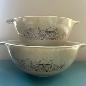 Vintage Pyrex Forest Fancies 442 and 443 Cinderella bowls, mushroom Pyrex vintage kitchen