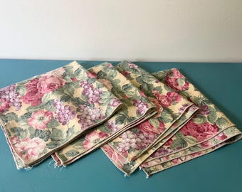 Vintage 90s floral cotton napkins set of 4, grapes and roses cloth napkins