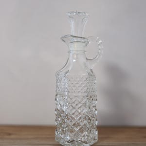 Vintage Anchor Hocking Wexford karaff · Glasolja och vinägerkanna med propp