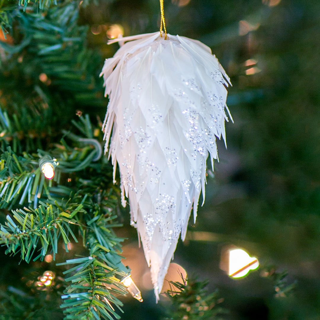 16 Pieces Christmas Tree Hanging Ornaments, 10 Pcs Angel Feather Wings & 6  Pcs Feather Snowflake Hanging Decoration Mini White Angel Wings for  Christmas Tree, Party, Wedding : : Home