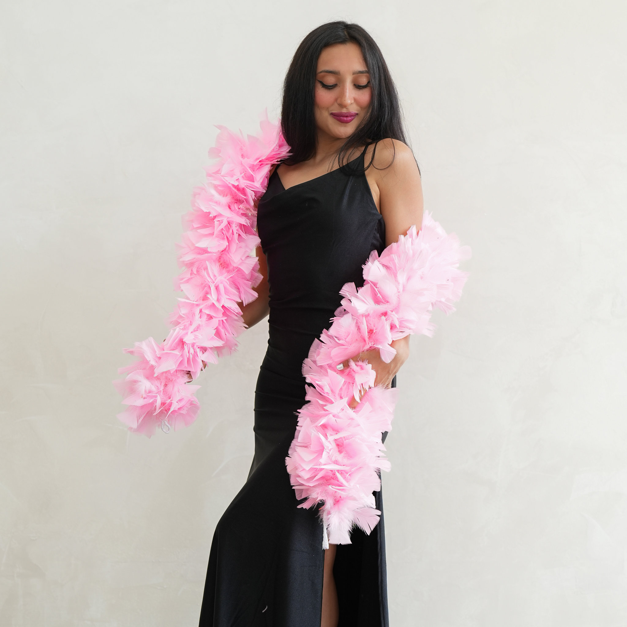 Boa En Plumes De Dinde Noir Et Or – 2 Mètres, 40 G – Décor De Fête, Mariage, Carnaval, Concert – Accessoire Chic Et Duveteux – Facile à Gonfler – Idéal Pour Costumes Et Photos